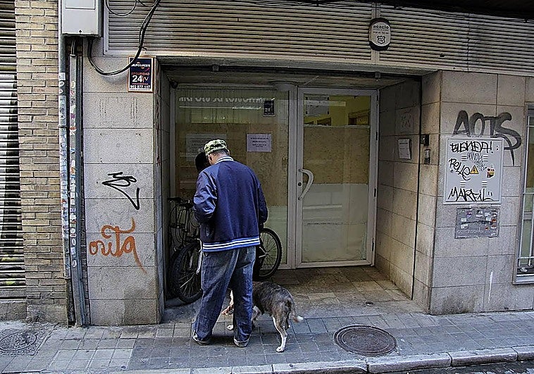 Desalojan un centro de acogida en Granada por un incendio